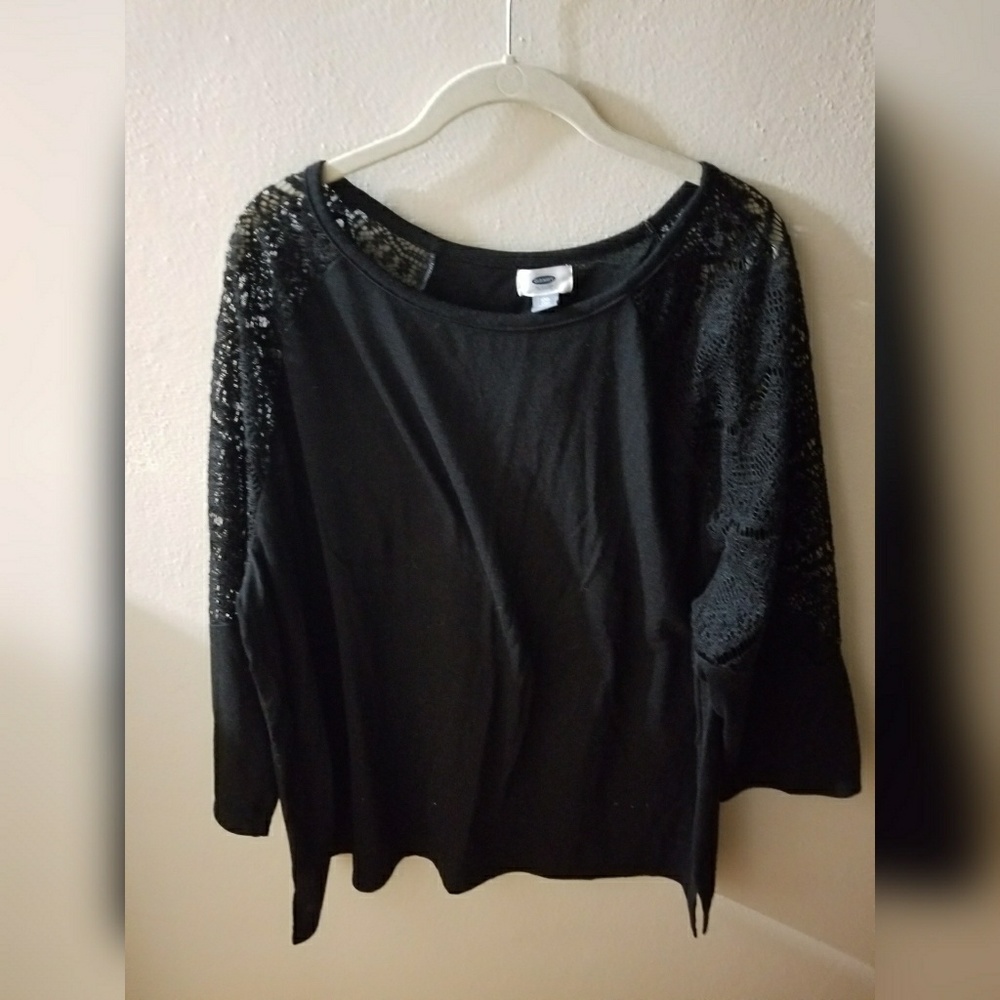 Dressy baseball T with lace sleeves 💖
